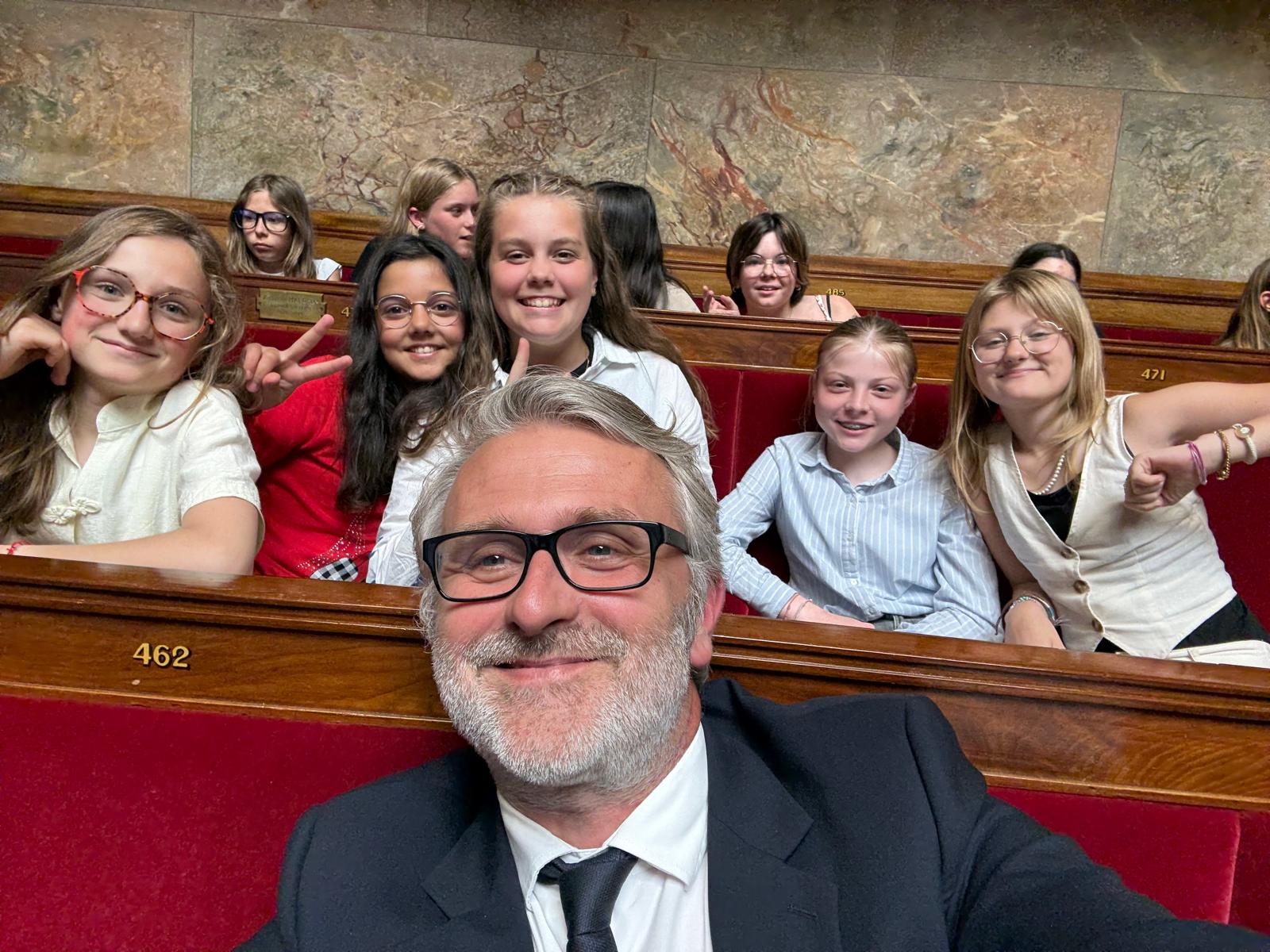 groupe 2 intérieur de l'Assemblée nationale