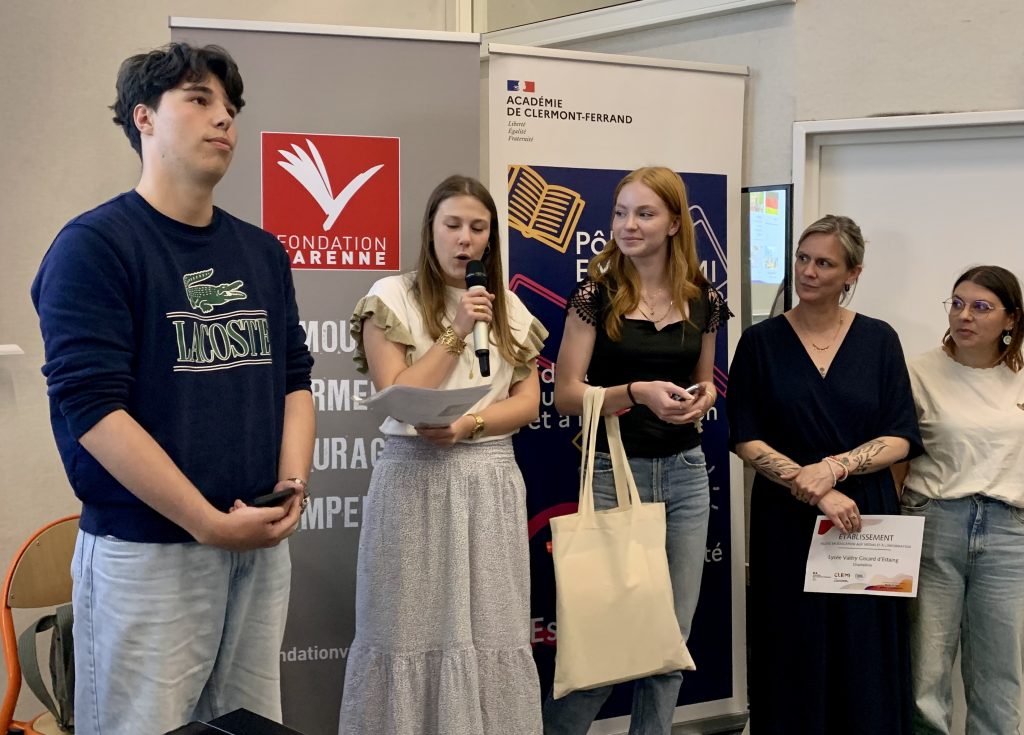 Elèves de la rédaction de Radio Cham, lycée Valérie Giscard d’Estaing de Chamalières, établissement pilote en EMI.