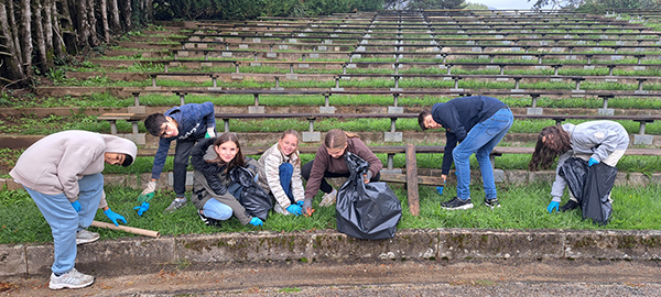 ramassage des déchets collège Jean de la Fontaine de Vic-sur-Cère