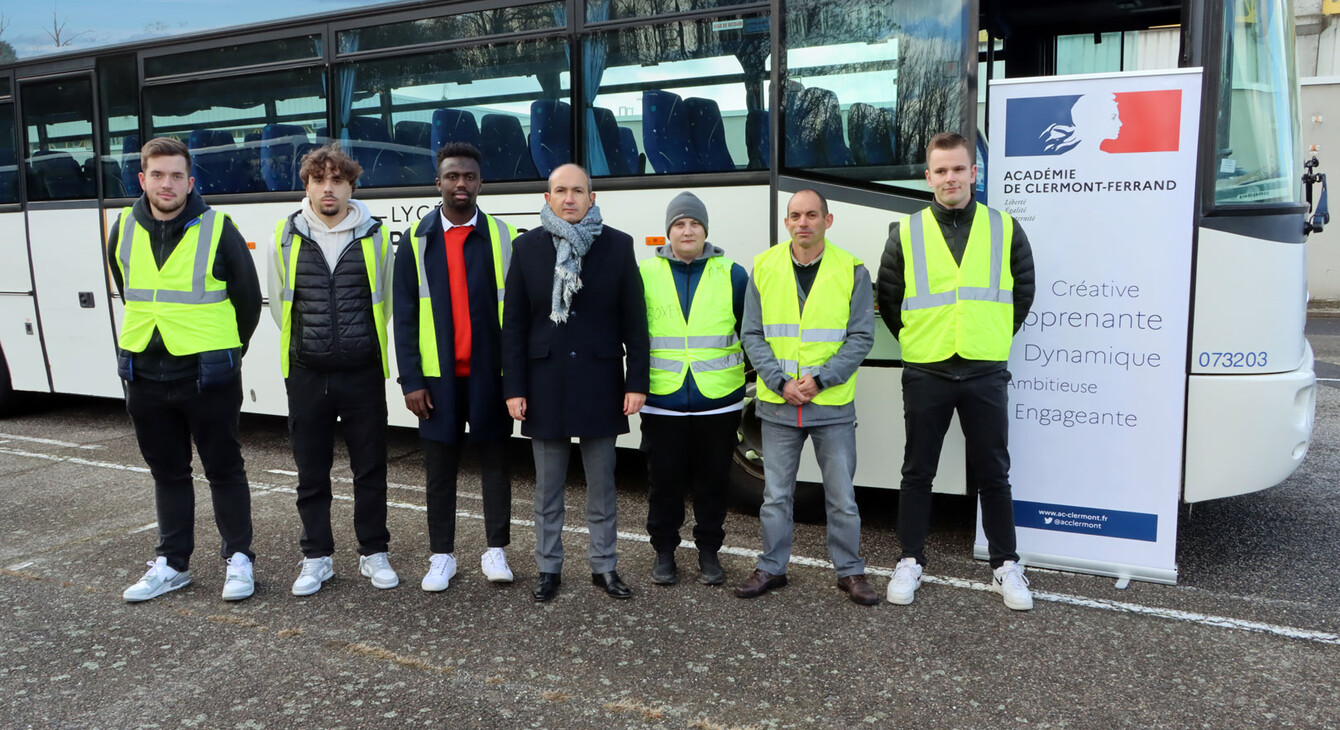 Photo de groupe avec recteur