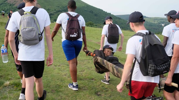 Groupe de jeunes en randonnée