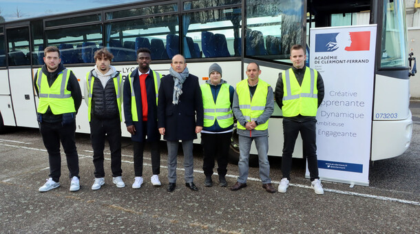 Photo de groupe avec recteur