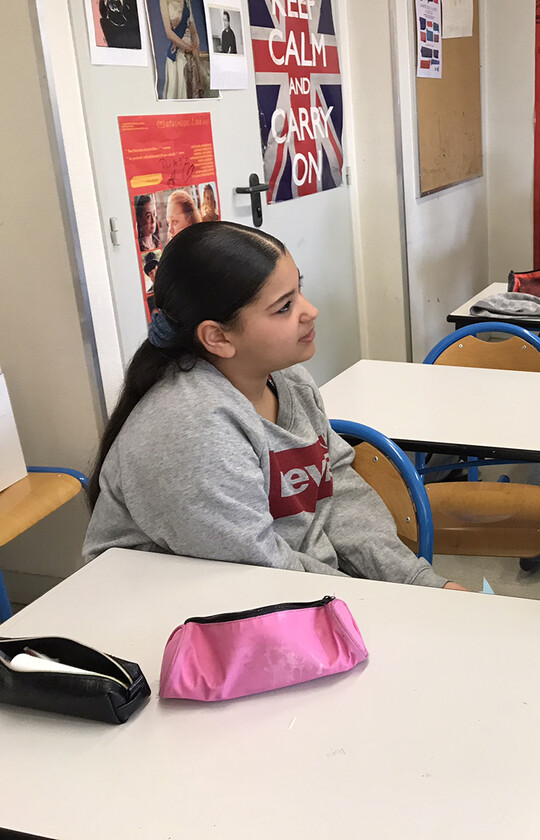 Photo jeunne fille et enseignante